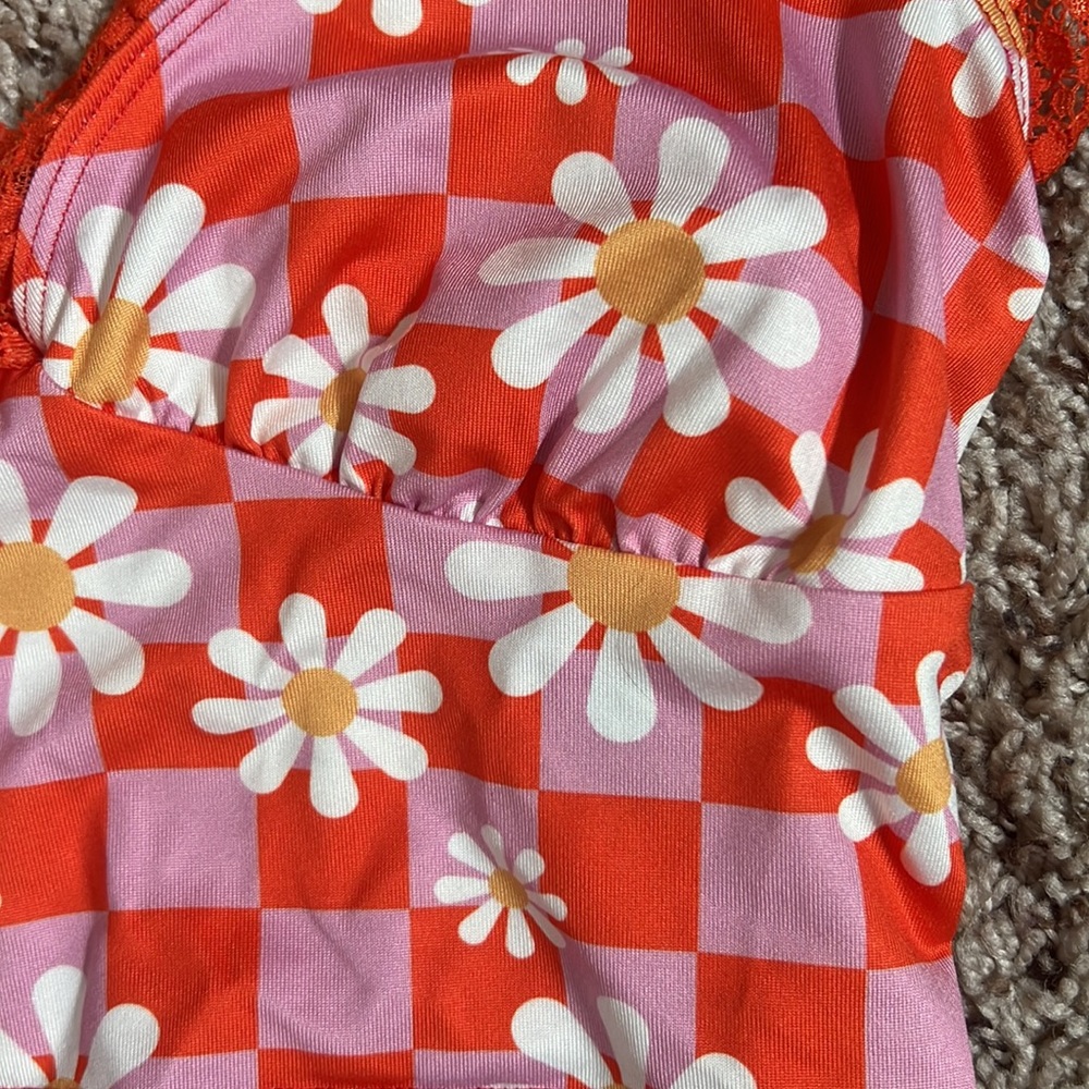 Daisy, Checkered Pattern Tank - Picture 2 of 2